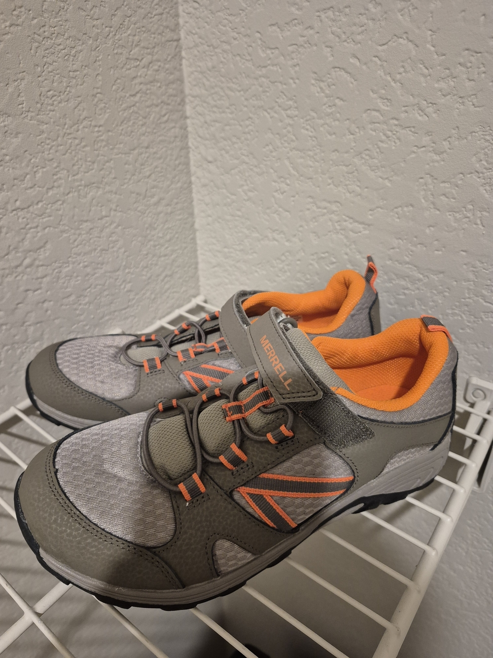 2Merrell Kids Gray and Orange Athletic Sneakers Size 6.5